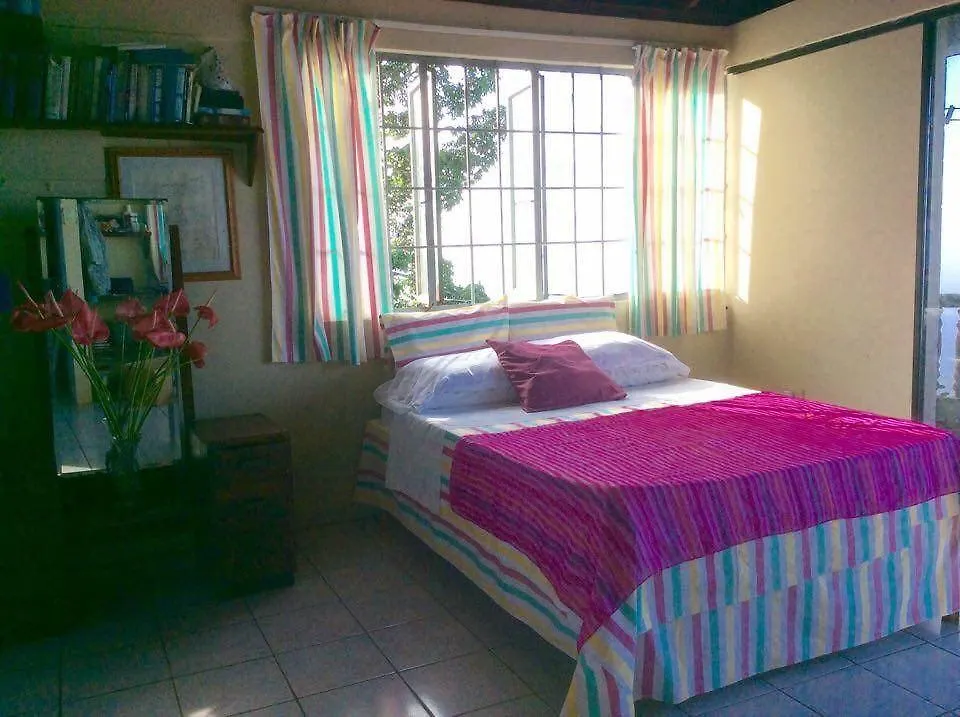 Mahogany Ridge Hotel Arouca Bed & Breakfast